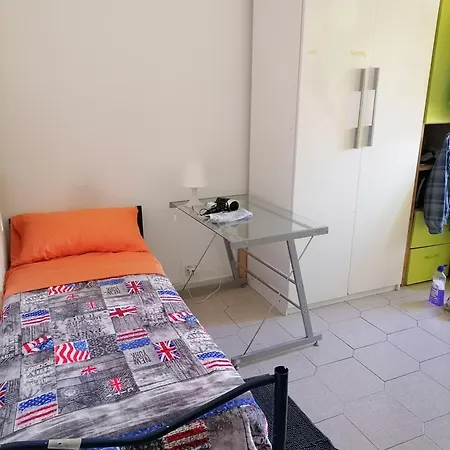 Gasthuis Esplora Con Tram Sotto Casa Posto Letto In Condivisa